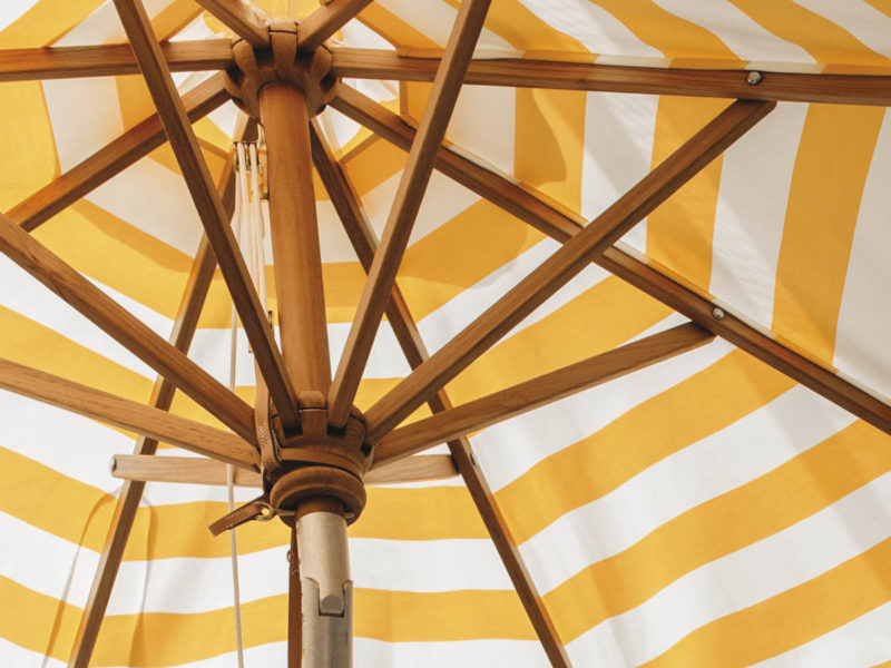 Weishäupl Sonnenschirm mit Kranz aus Holz (Teak) für Terrasse und Garten