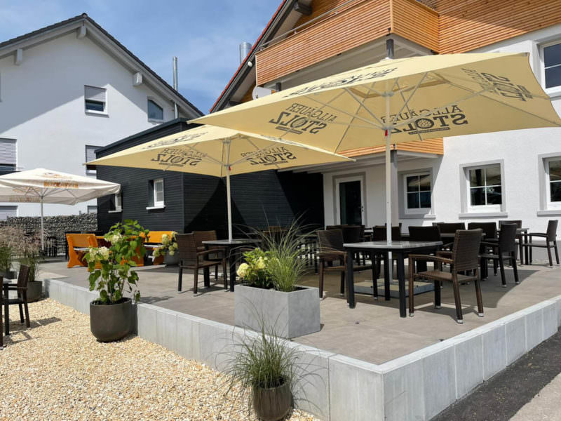 Bedruckte Sonnenschirme anfragen und kaufen. Bestes Angebot, volle Prograamm-Auswahl.