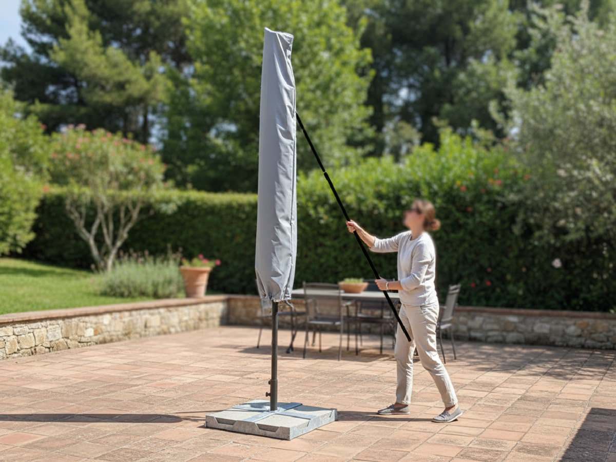 Der Multy-Line Teleskopstab wird verwendet um einem Multy-Line Sonnenschirm die hülle zu entfernen