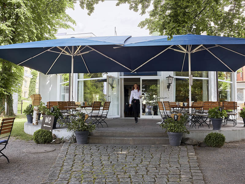 Zelt-Sonnenschirme direkt kaufen oder anfragen, Beispielbild Gastronomie in Ravensburg