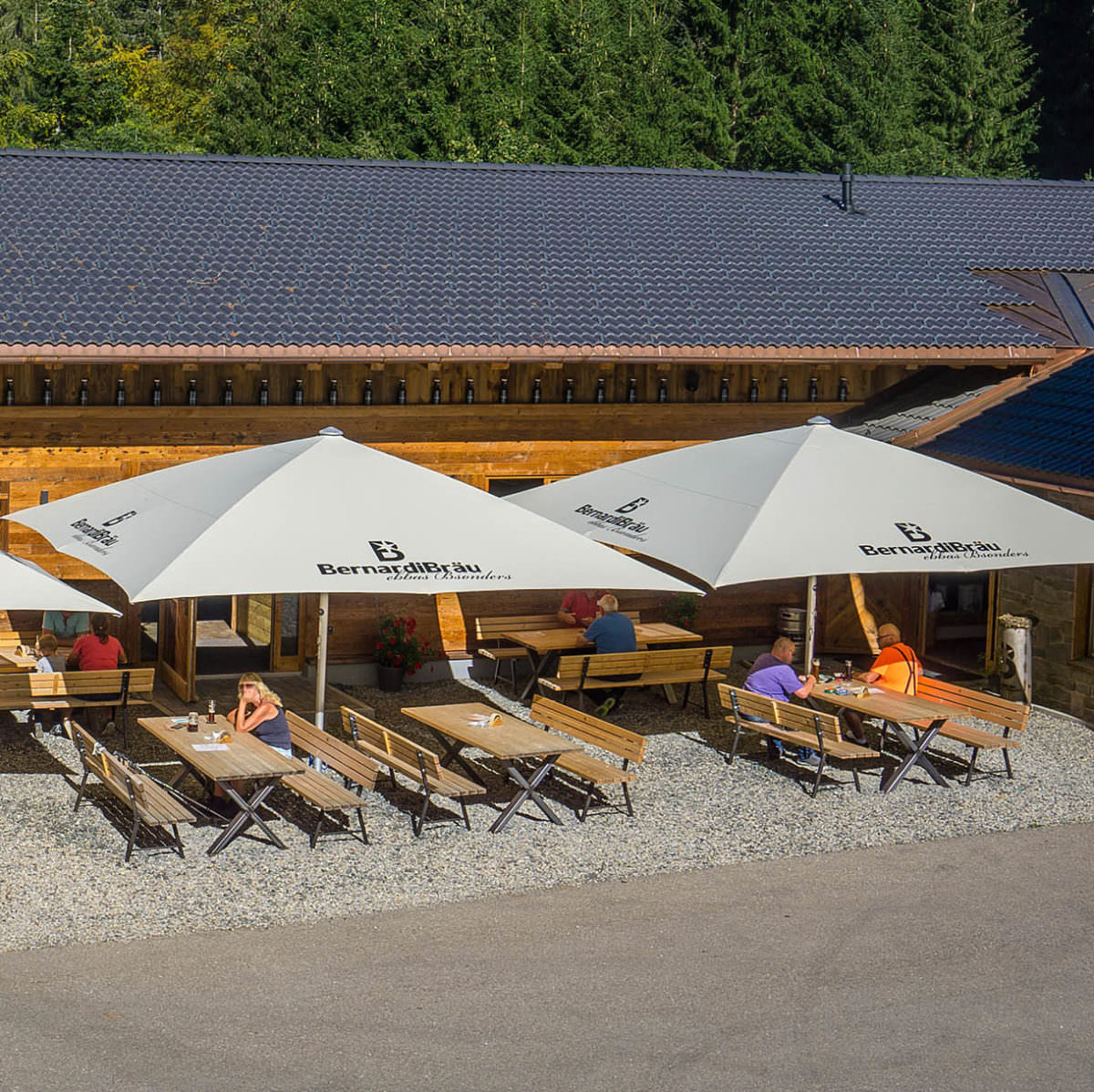 Bedruckte Sonnenschirme für Gastronomie kaufen - WEBA Sonnenschirme