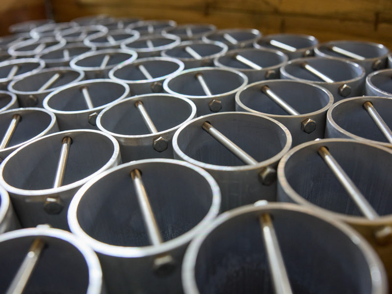 Eingelagertes Aufstellzubehör: Bodenhülsen