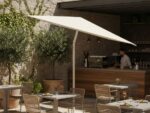 Umbrosa Nata Sonnenschirm von einer Café-Bar